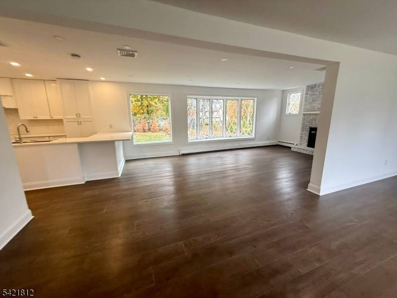 71 Tiffany Dr, East Hanover Twp., NJ 07936