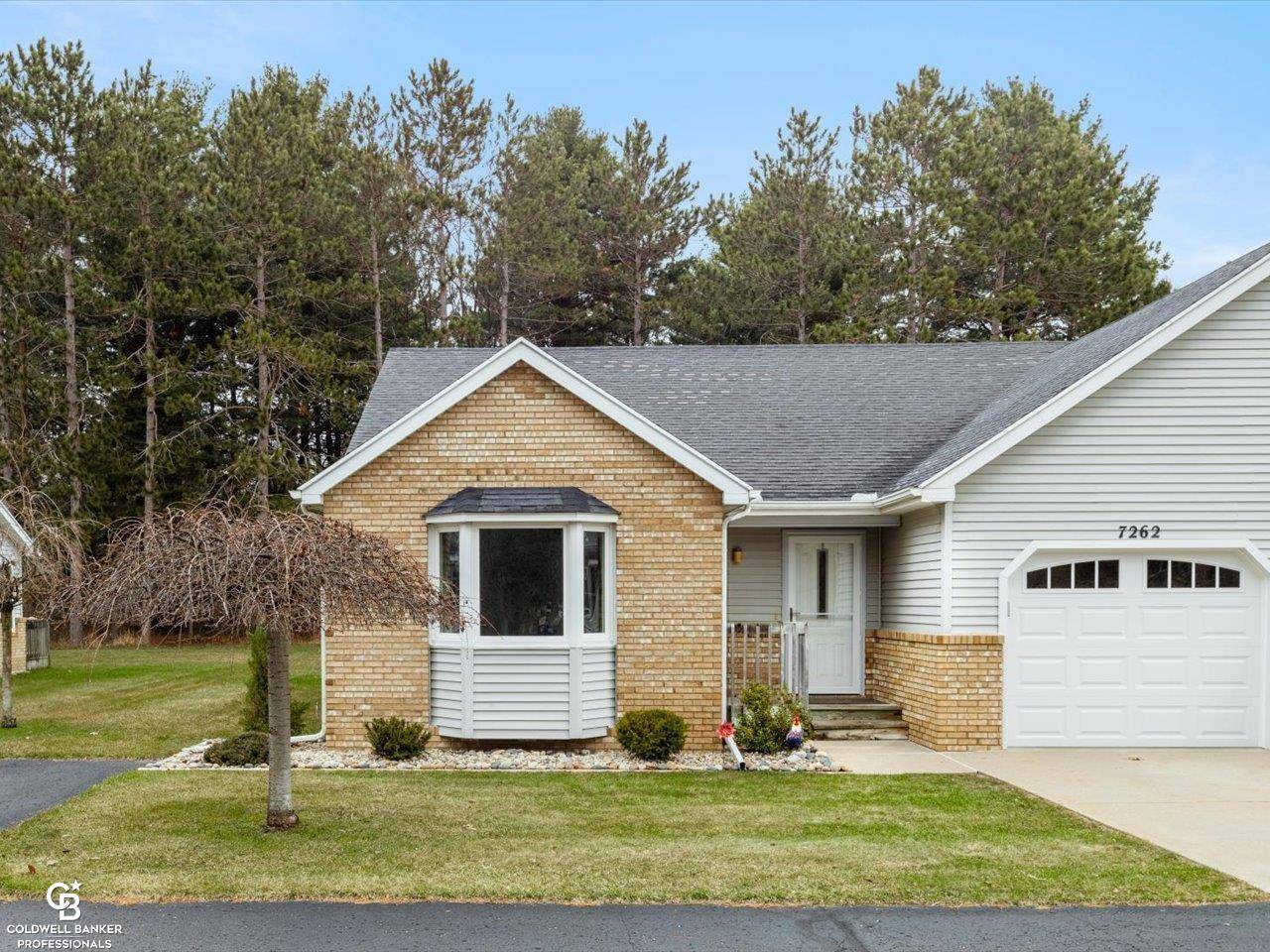 7262 Lakeshore RD, Burtchville Twp, MI 48059