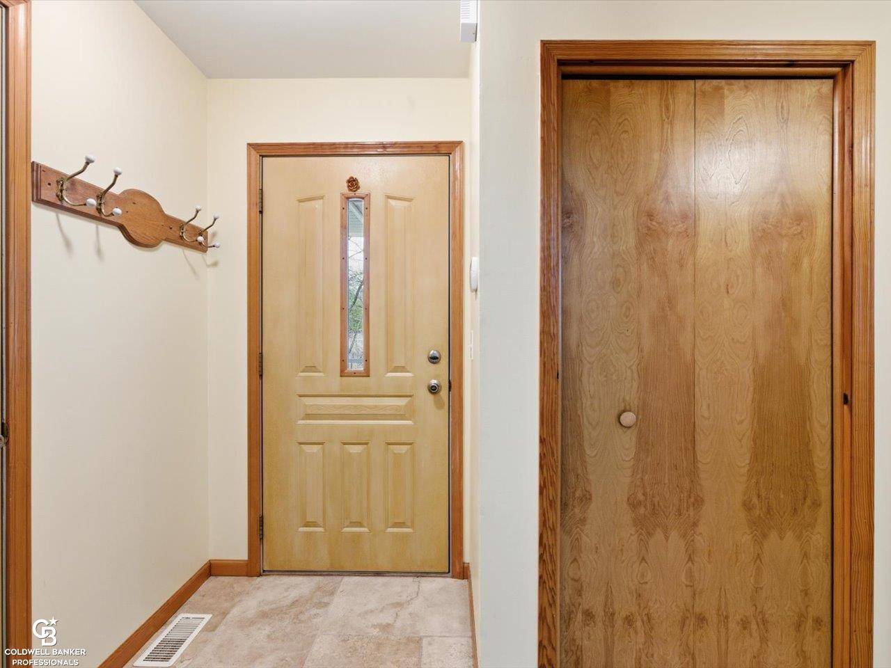 7262 Lakeshore RD, Burtchville Twp, MI 48059