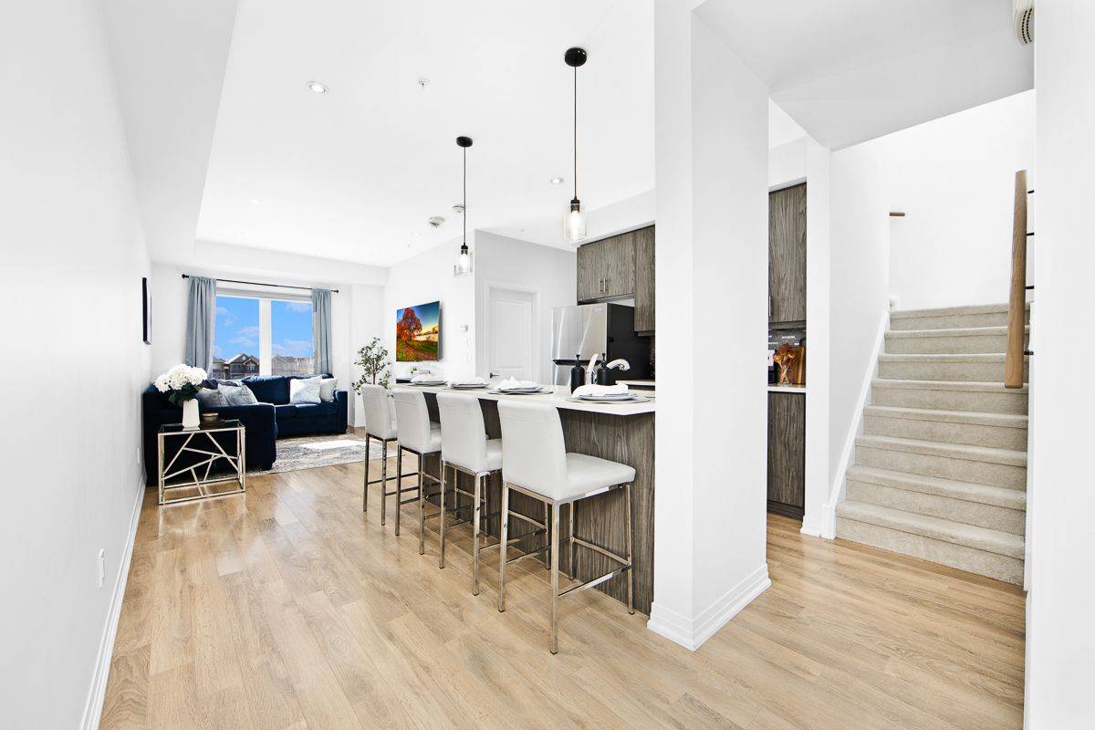 2635 William Jackson DR #515, Pickering, ON L1X 0L3