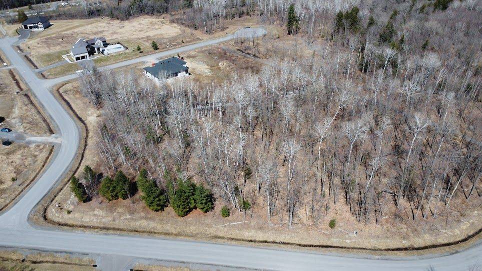 1581 Kinsella DR, Orleans - Cumberland And Area, ON K4C 0B2