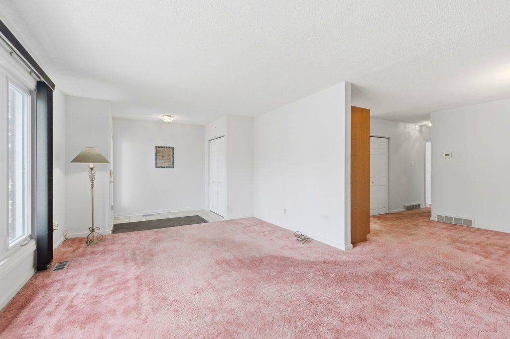 1274 Maitland AVE, Belair Park - Copeland Park And Area, ON K2C 2C6