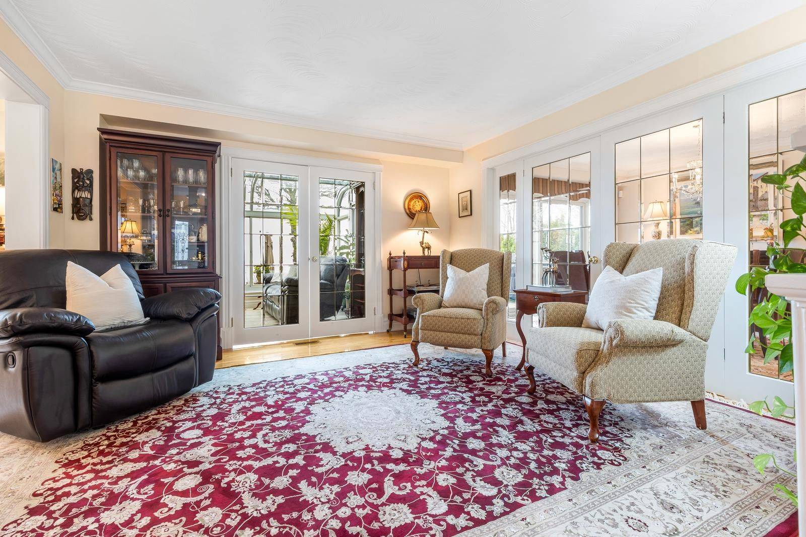 1 Twelfth ST, Grimsby, ON L3M 2V6