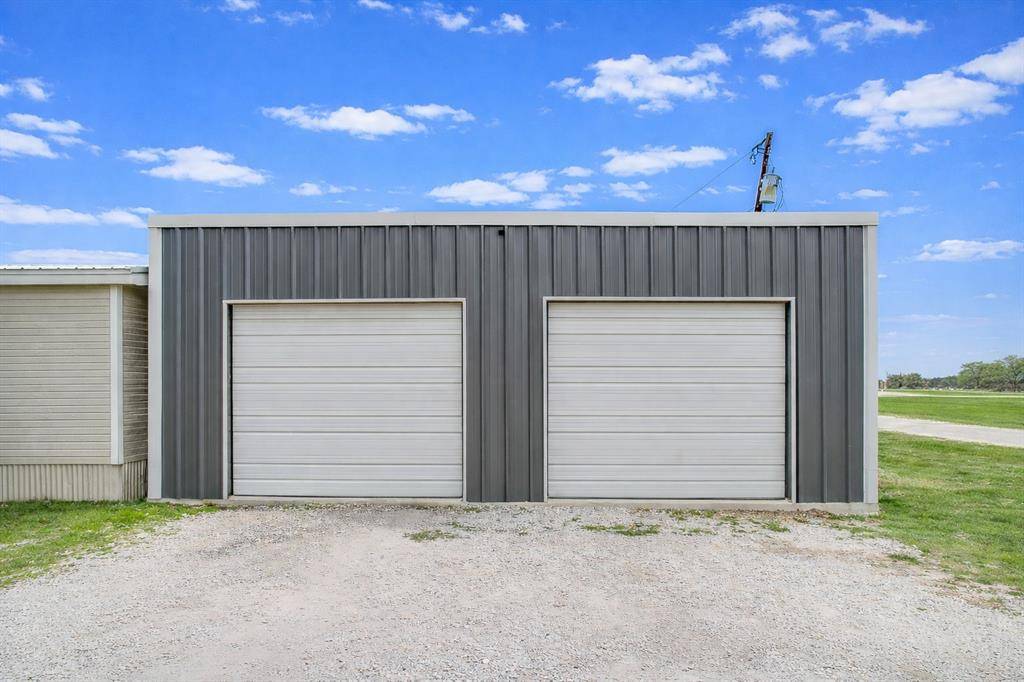 202 S Avenue C, Blum, TX 76627