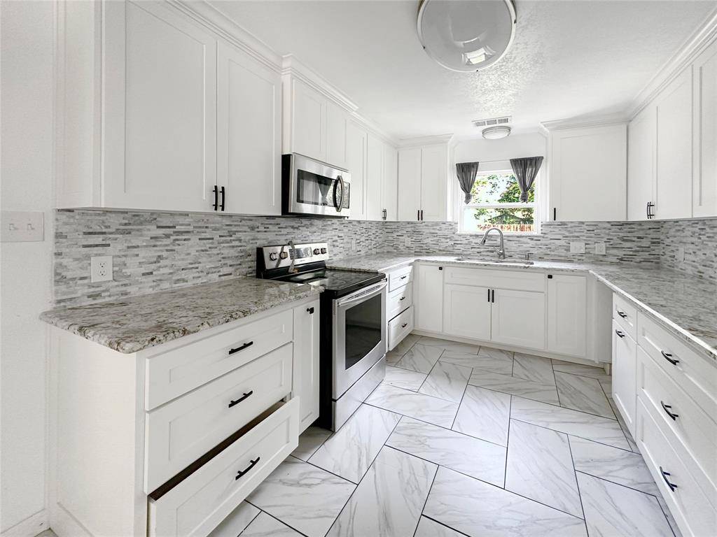 928 Lydick Lane, River Oaks, TX 76114