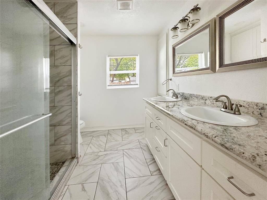 928 Lydick Lane, River Oaks, TX 76114