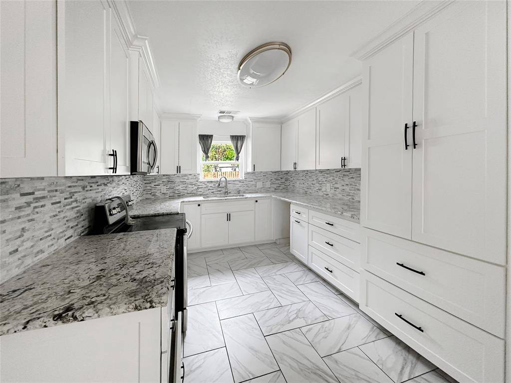 928 Lydick Lane, River Oaks, TX 76114