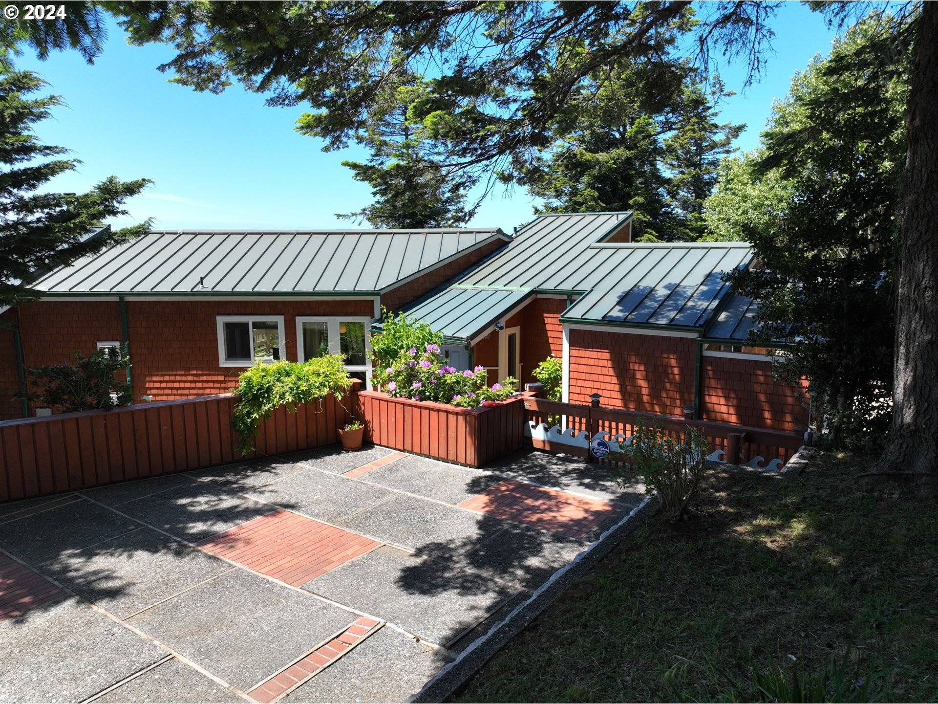 29830 HOUND DOG RD, Gold Beach, OR 97444