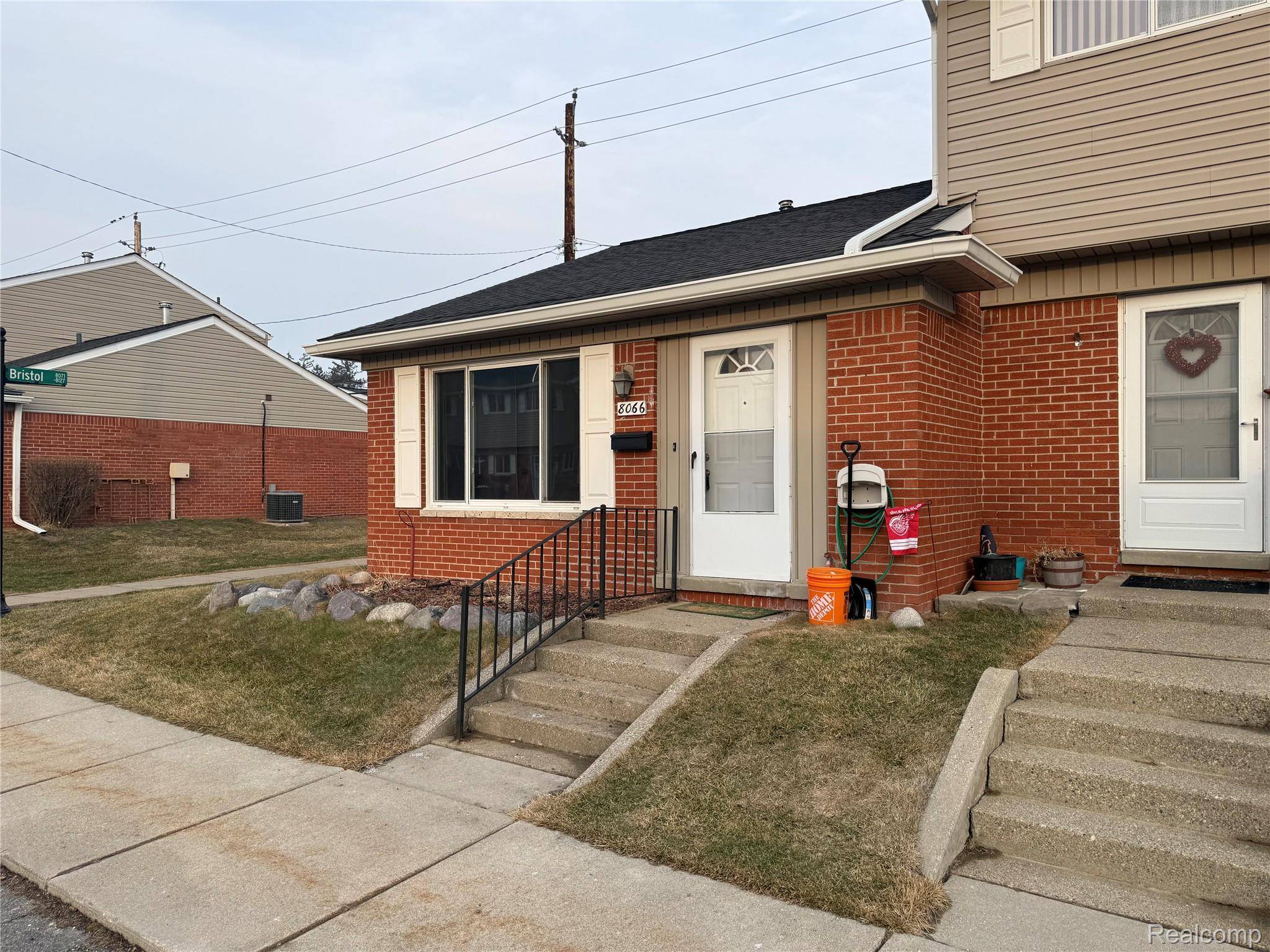 8066 Coventry ST, Westland, MI 48185