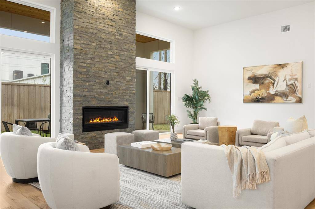 3940 N Crest Haven Road, Dallas, TX 75209