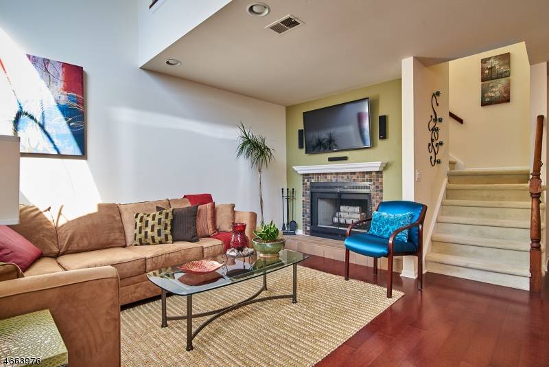 80 Ashley Ct, Bedminster Twp., NJ 07921