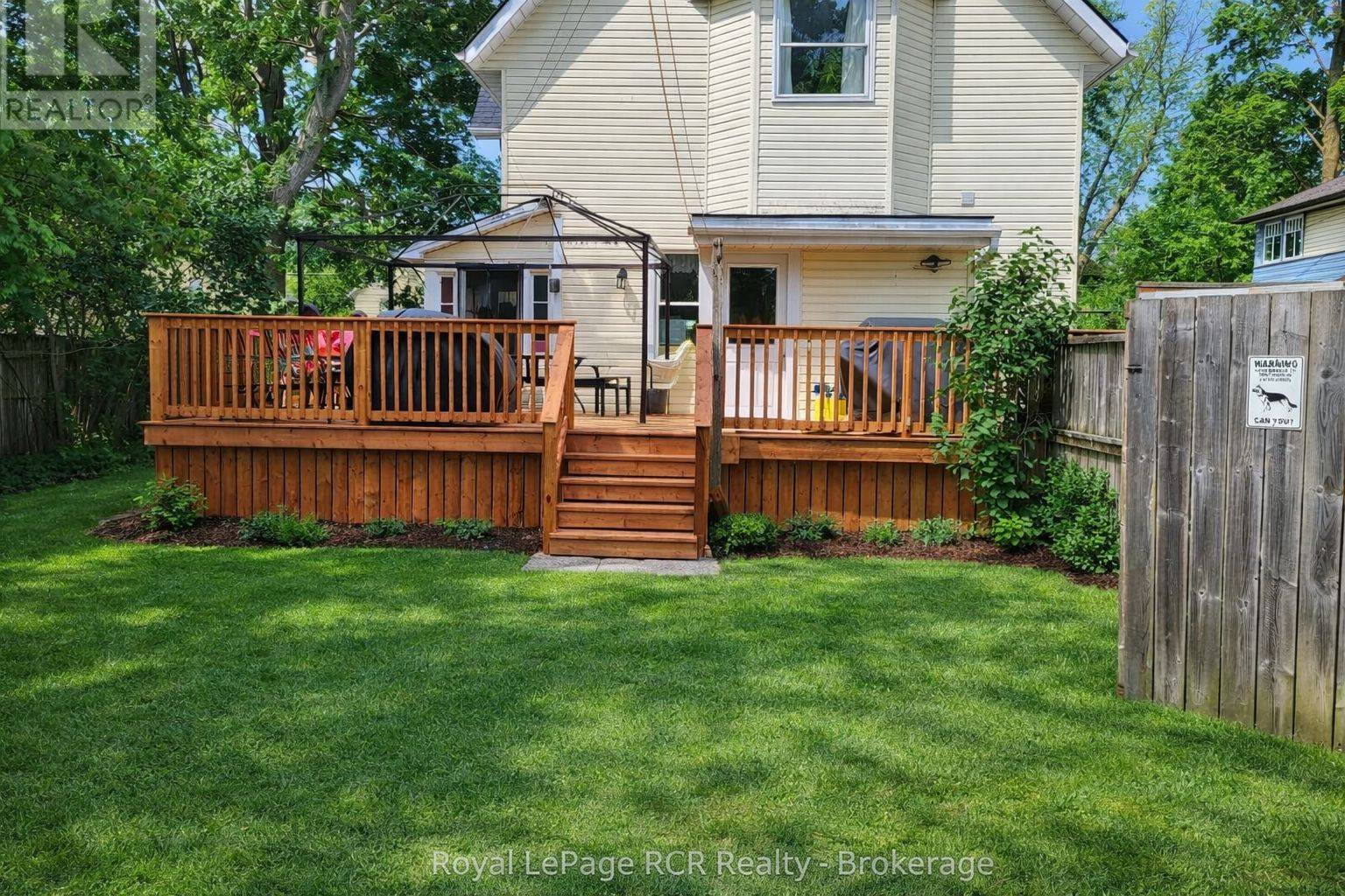 631 9th AVE, Hanover, ON N4N 2M7