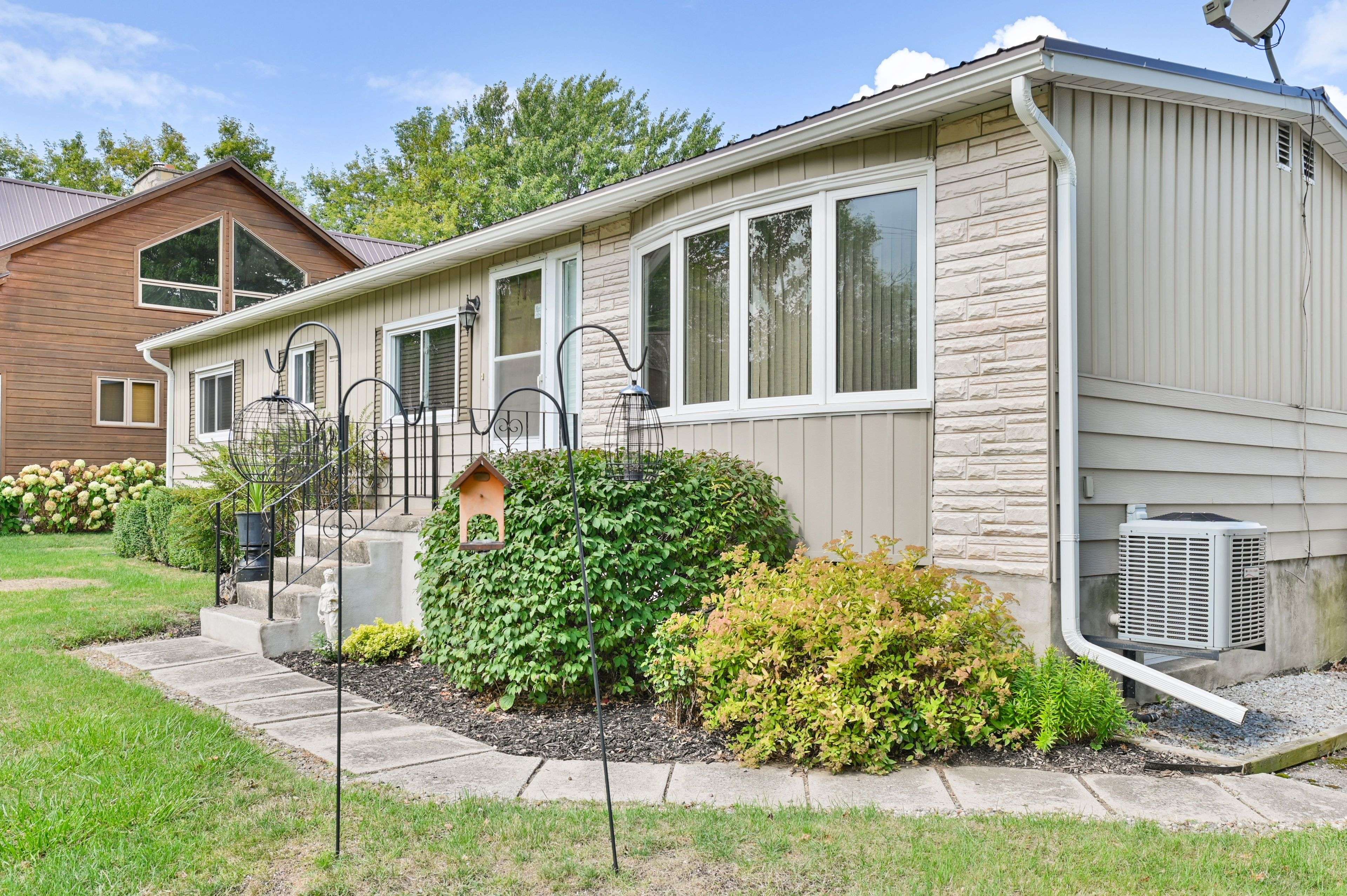 1314 County RD 96 RD, Frontenac Islands, ON K0H 2Y0