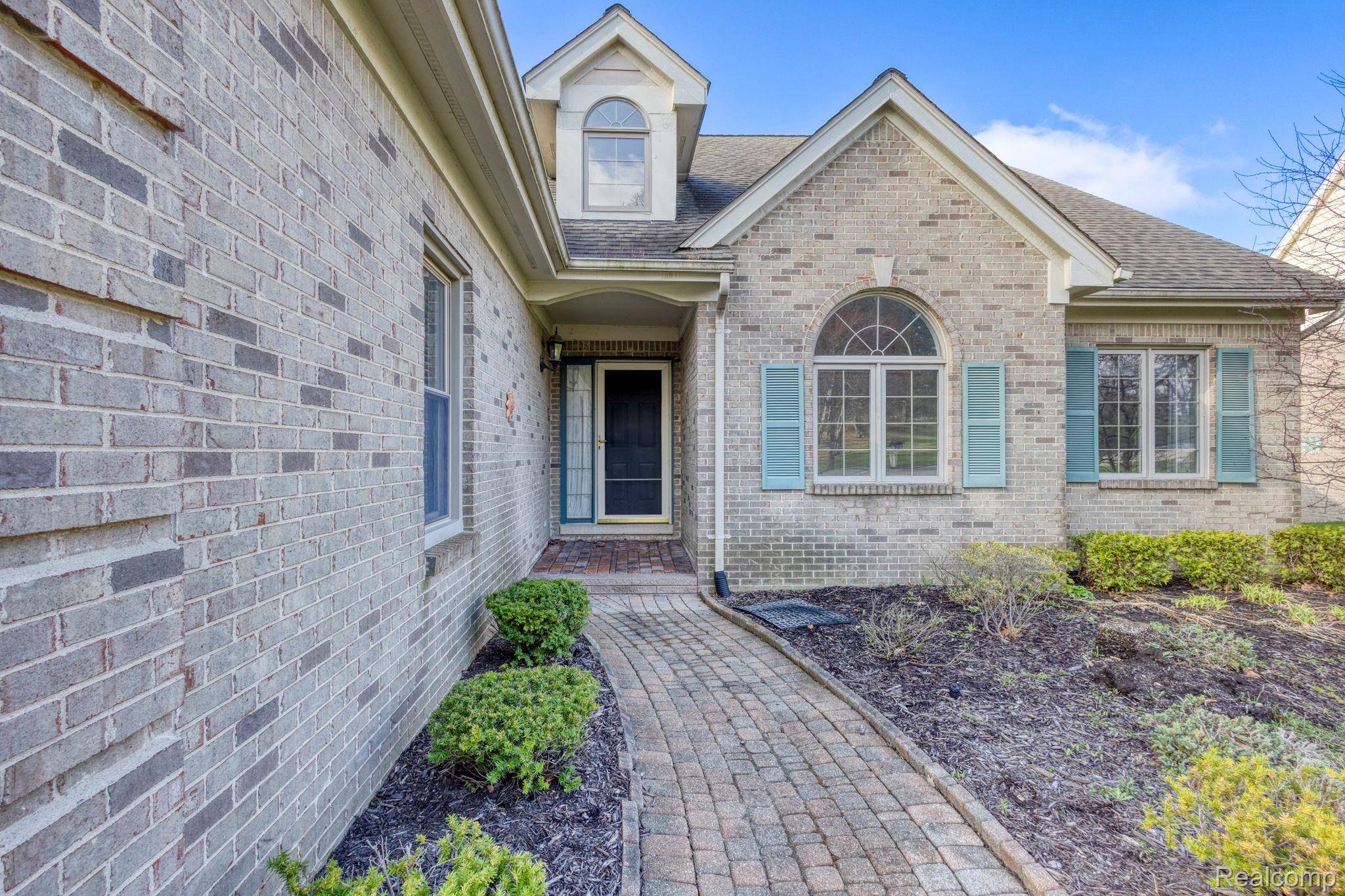 8518 Invitational DR S, Washington Township, MI 48094