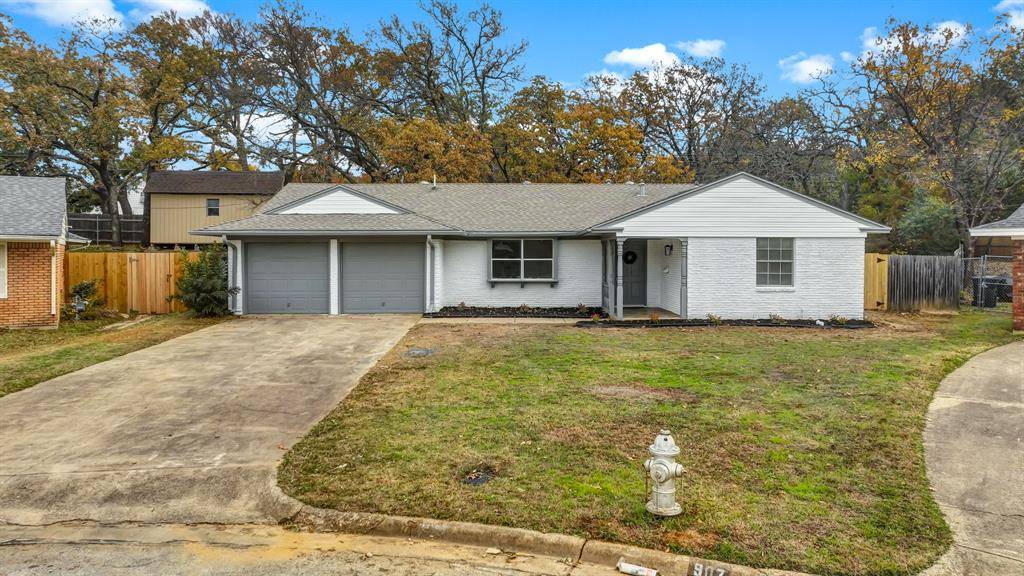 905 Pontiac Court, Arlington, TX 76013