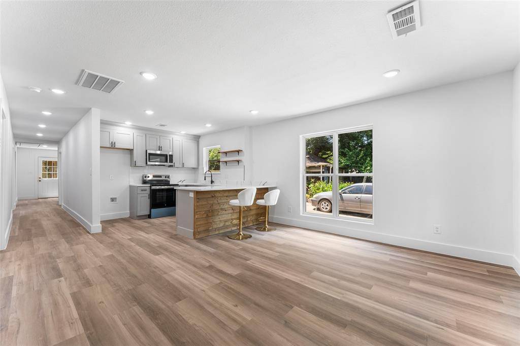 2730 Gladstone Drive, Dallas, TX 75211