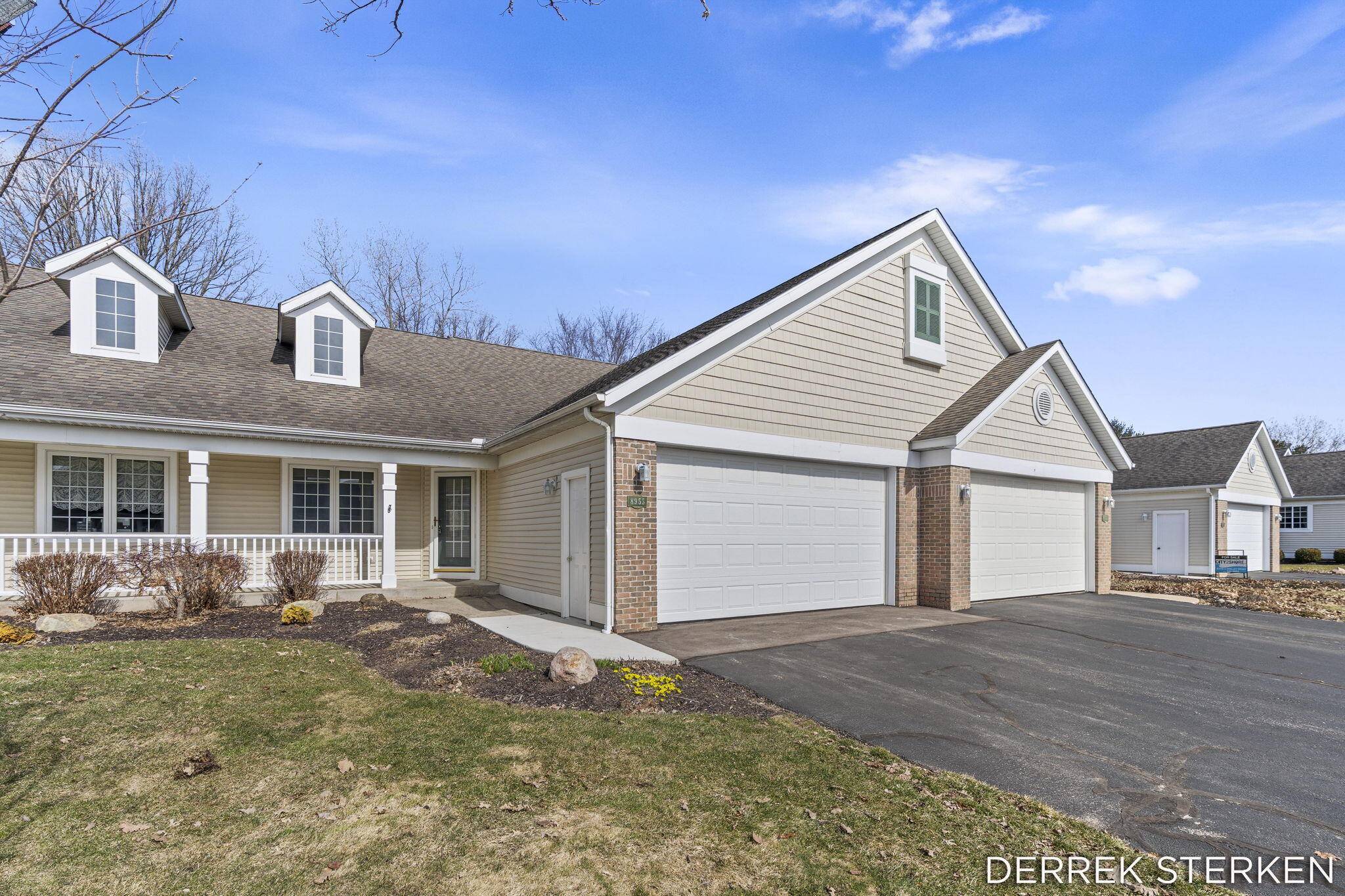 8955 N Clearwater DR, Zeeland Twp, MI 49464