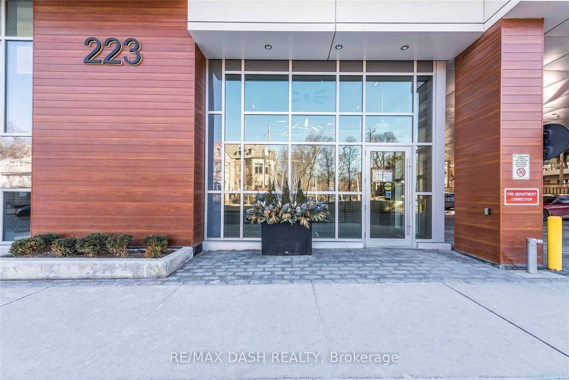 223 St Clair AVE W #1002, Toronto C02, ON M4V 1R3