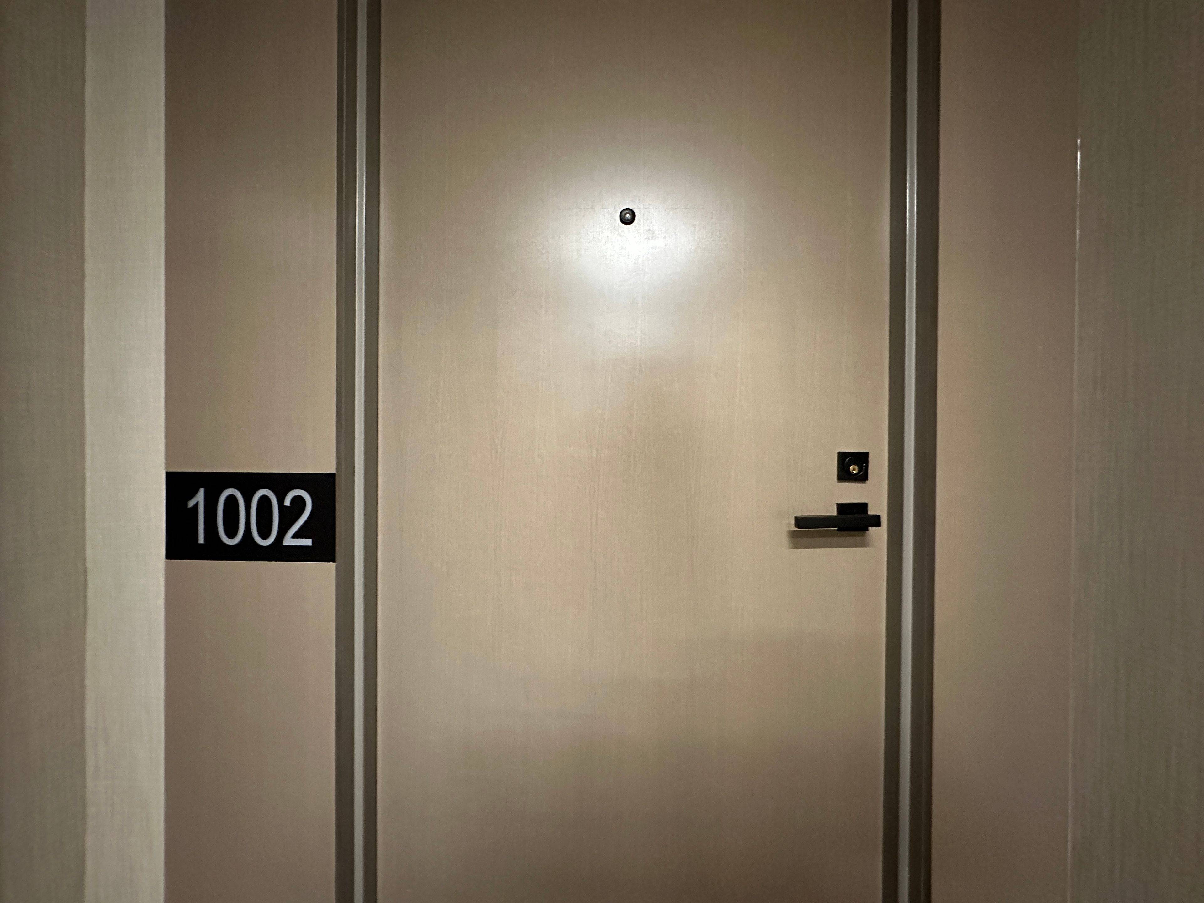 223 St Clair AVE W #1002, Toronto C02, ON M4V 1R3