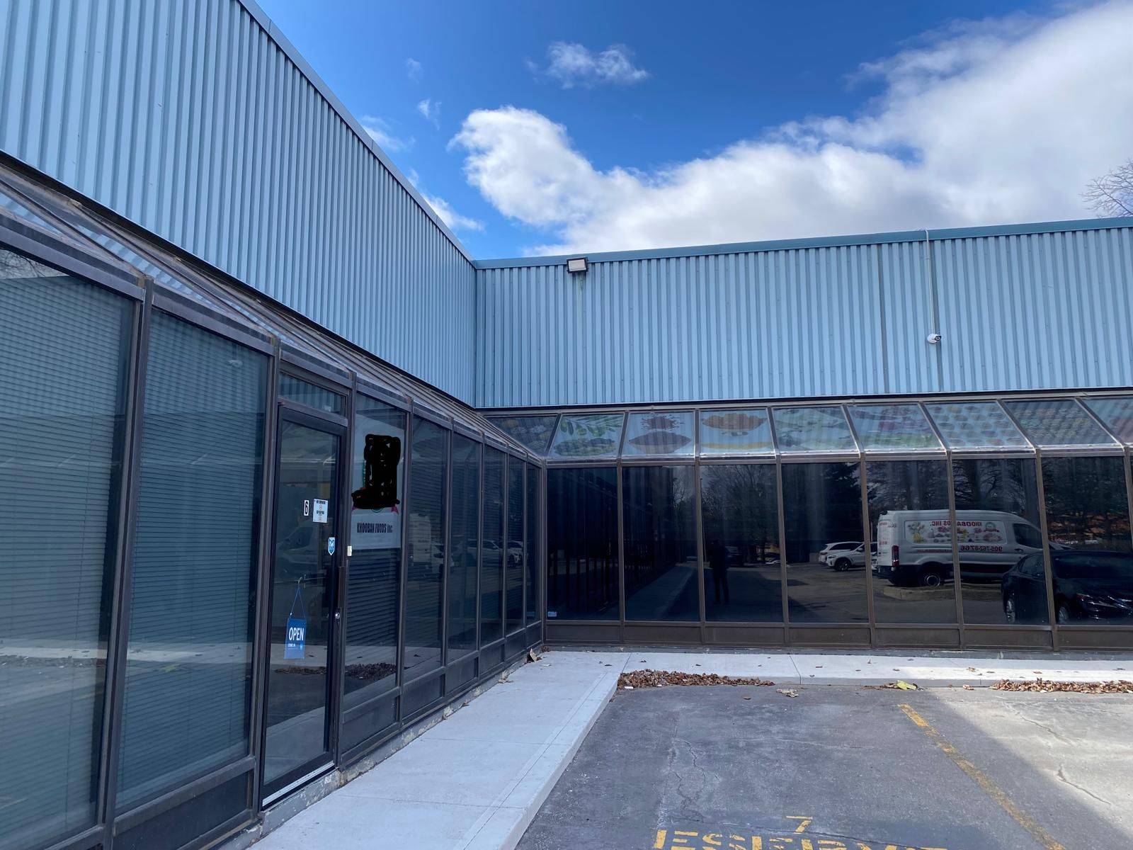 146 West Beaver Creek RD #6, Richmond Hill, ON L4B 1C2
