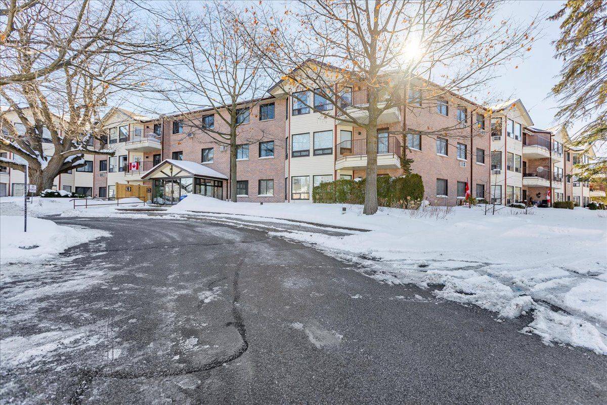 111 Grew BLVD #105, Georgina, ON L0E 1L0