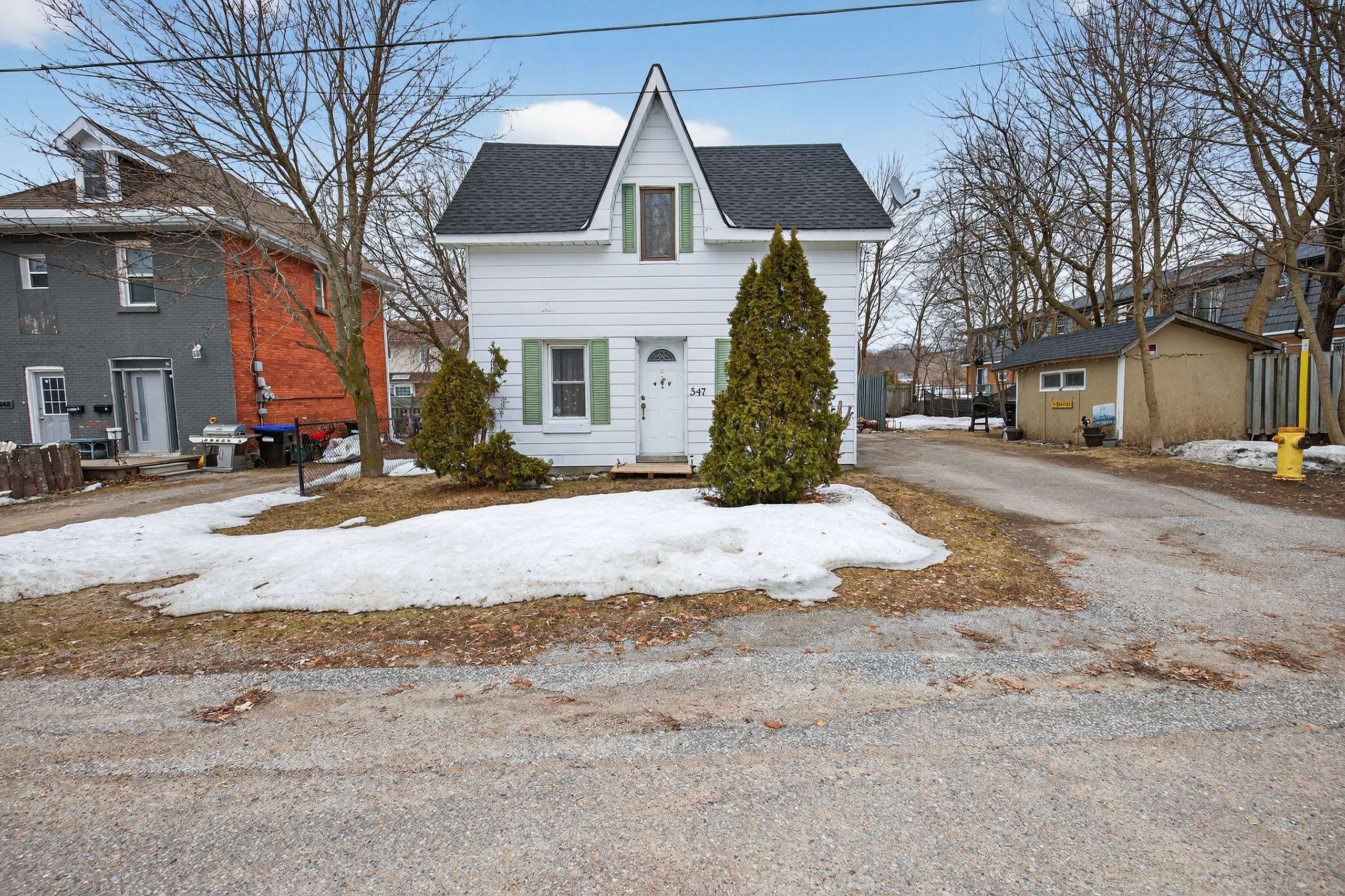 547 Nelson ST, Midland, ON L4R 3L7