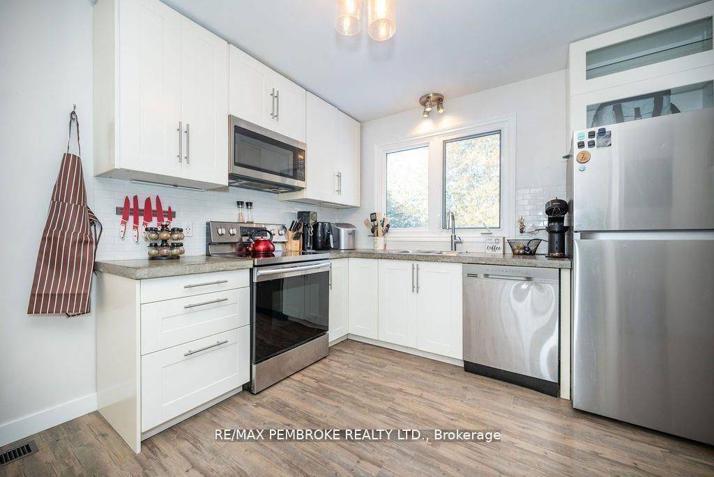 13 Highland CRES, Deep River, ON K0J 1P0