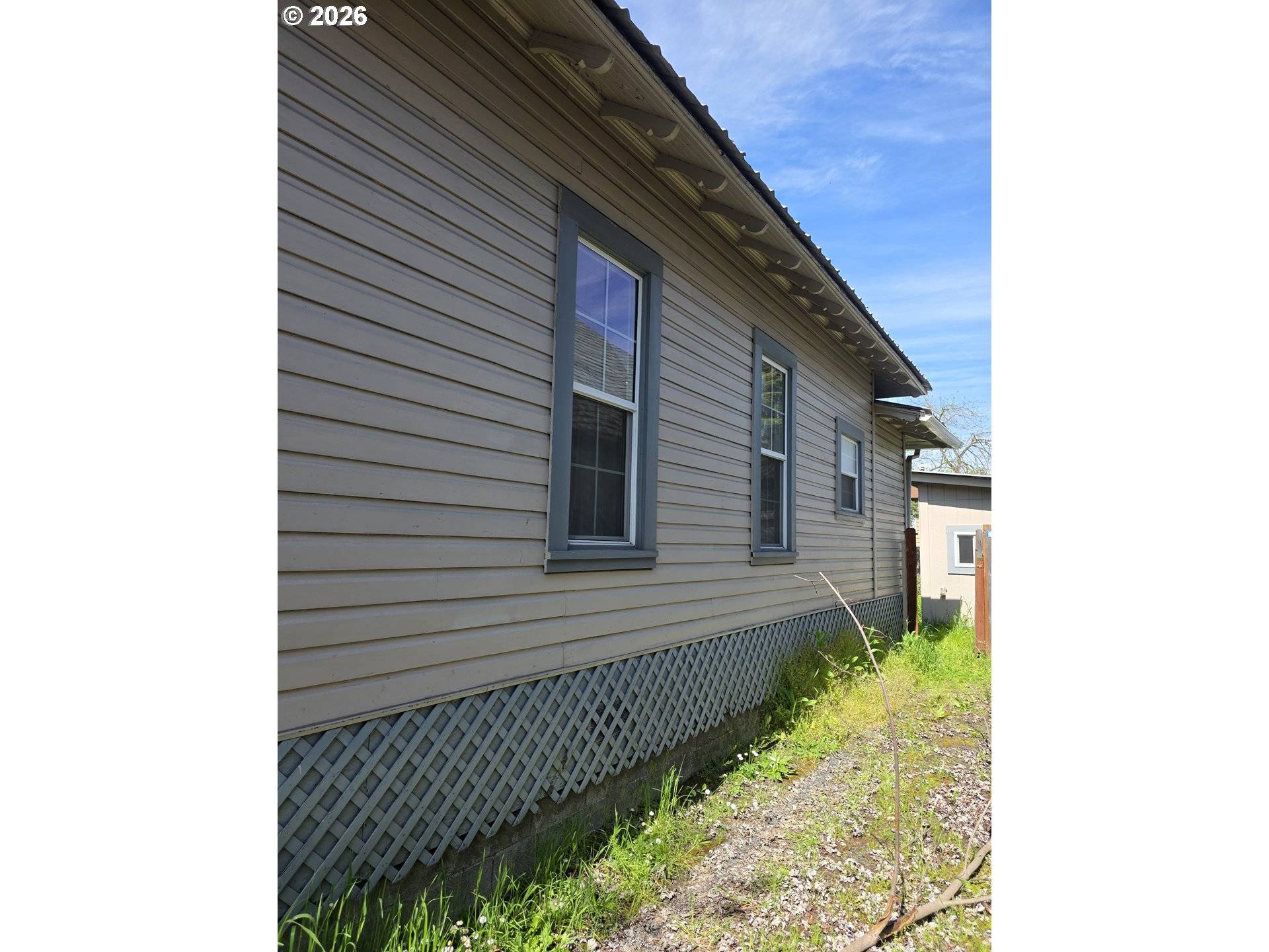 212 SE MOSHER AVE, Roseburg, OR 97470