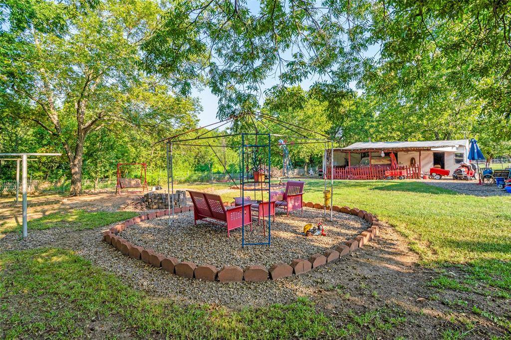 602 N Denison Street, Bells, TX 75414