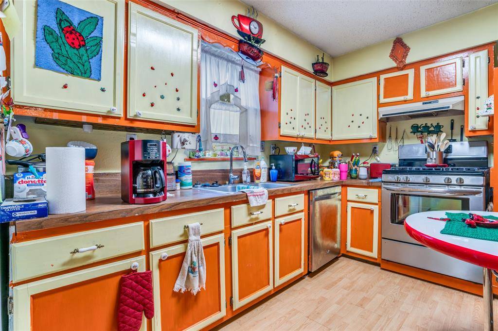 602 N Denison Street, Bells, TX 75414