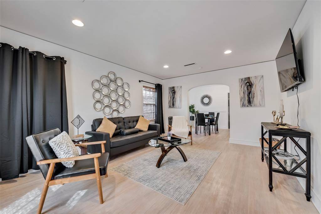 2707 Burlington Boulevard, Dallas, TX 75211