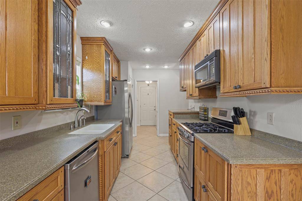 409 Colonial Drive, Garland, TX 75043