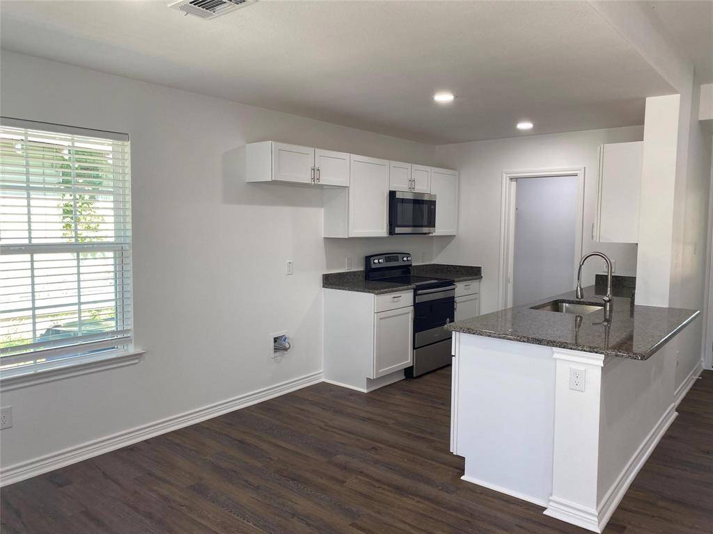 521 E Sears Street, Denison, TX 75021