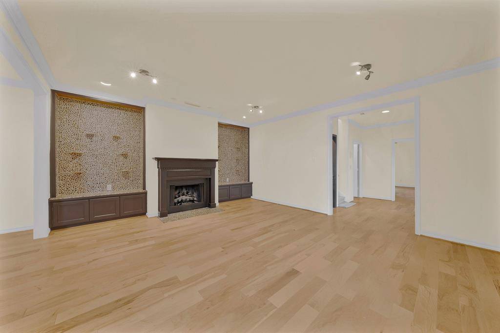 5713 Pershing Avenue, Fort Worth, TX 76107