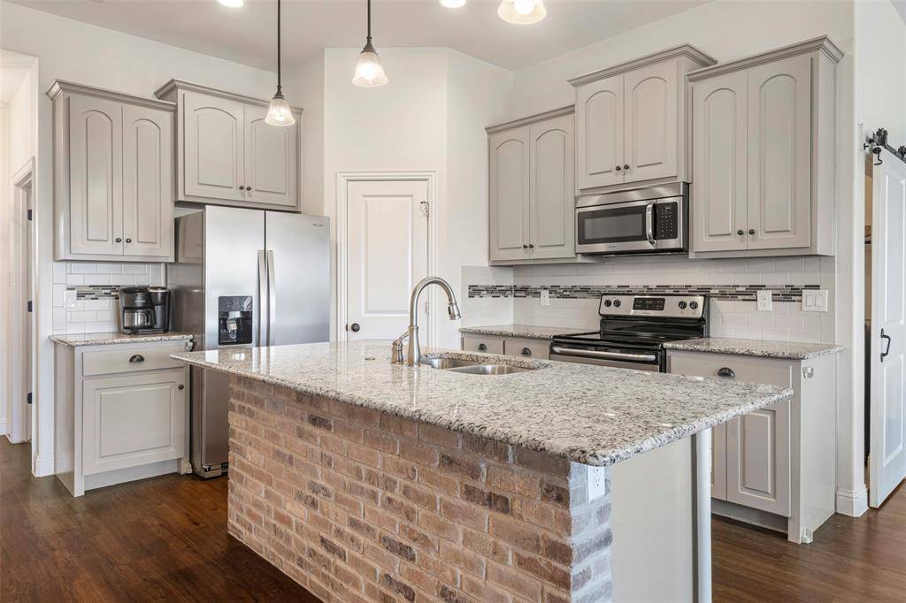 4012 Kensington Drive, Sanger, TX 76266