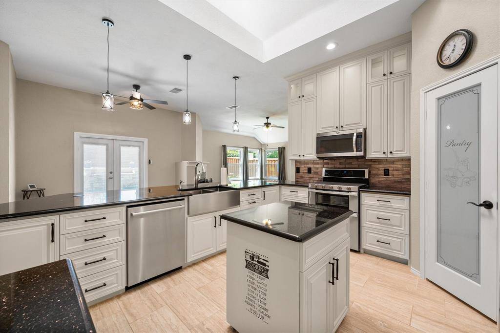 1202 Angel Fire Lane, Arlington, TX 76001