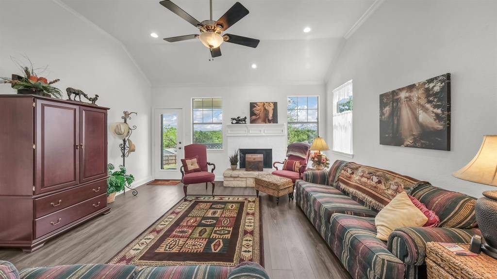 604 Holiday Hills Drive, Mineral Wells, TX 76067