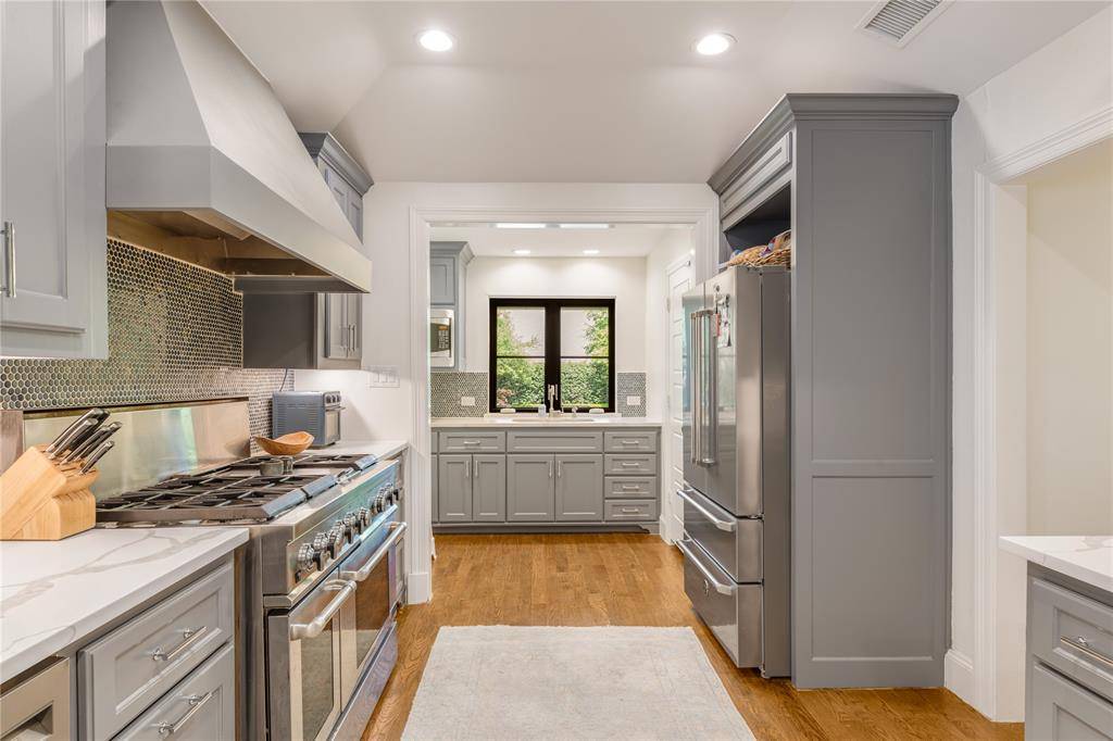 9148 Clearlake Drive, Dallas, TX 75225