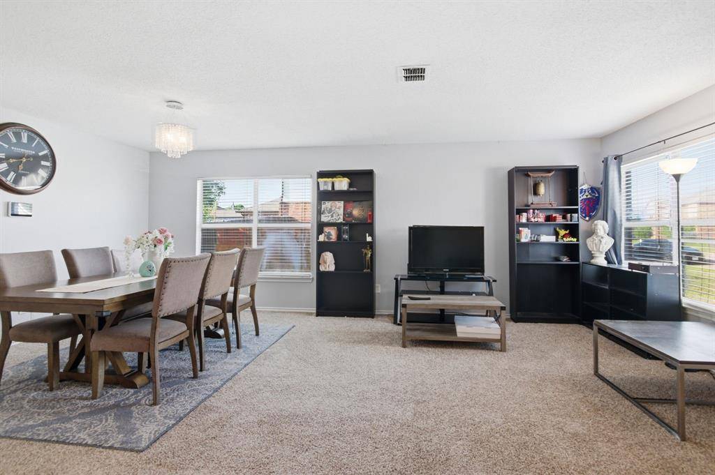 329 Beechwood Lane, Cedar Hill, TX 75104