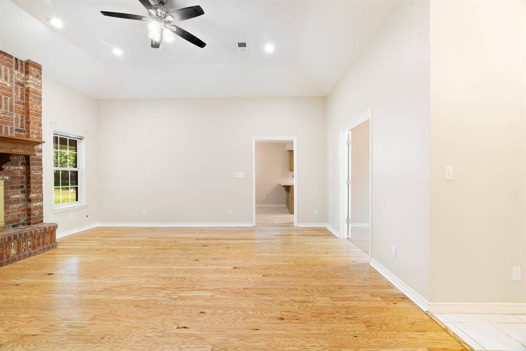 239 Deer Valley Drive, Powderly, TX 75473