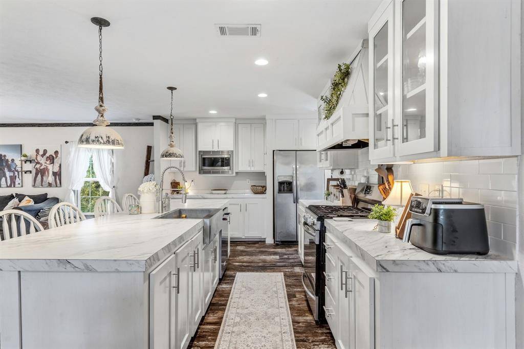 151 Hilltop Lane, Emory, TX 75440