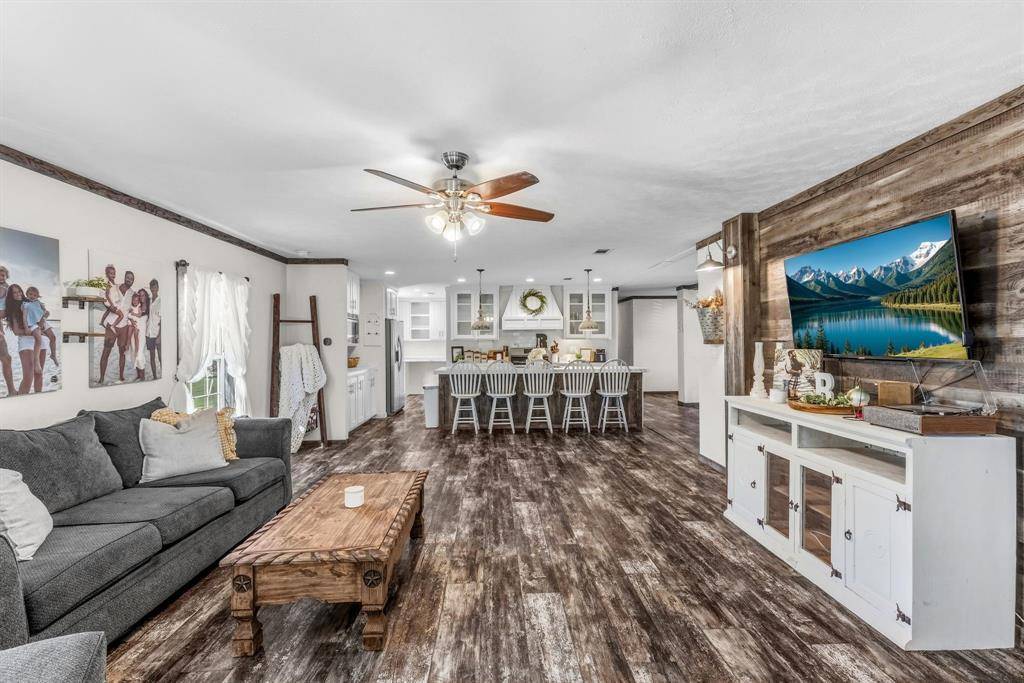 151 Hilltop Lane, Emory, TX 75440