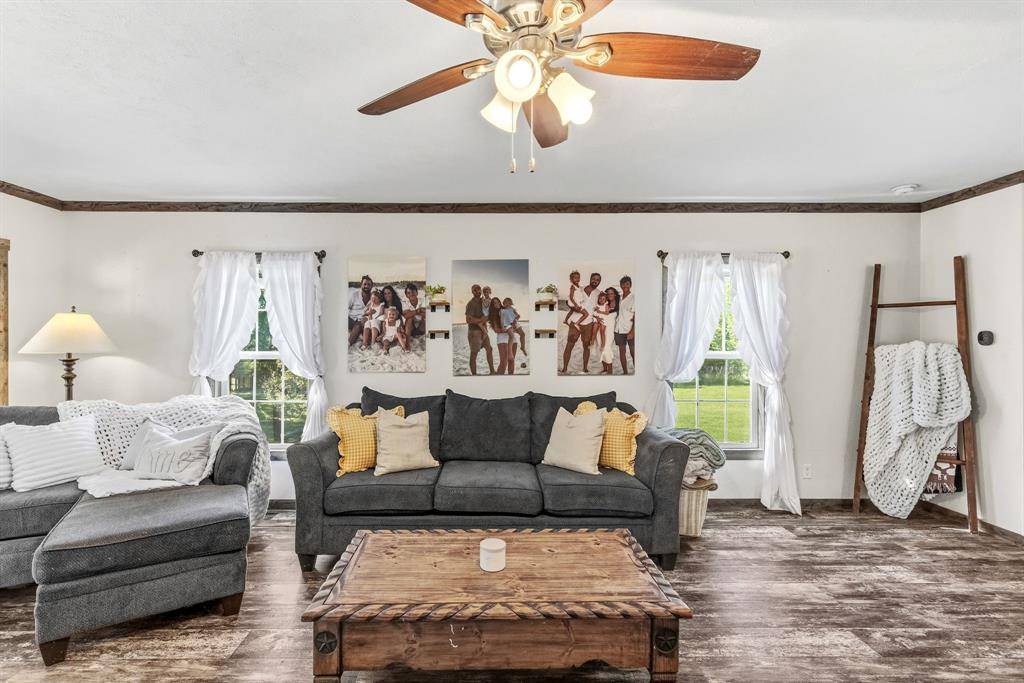 151 Hilltop Lane, Emory, TX 75440