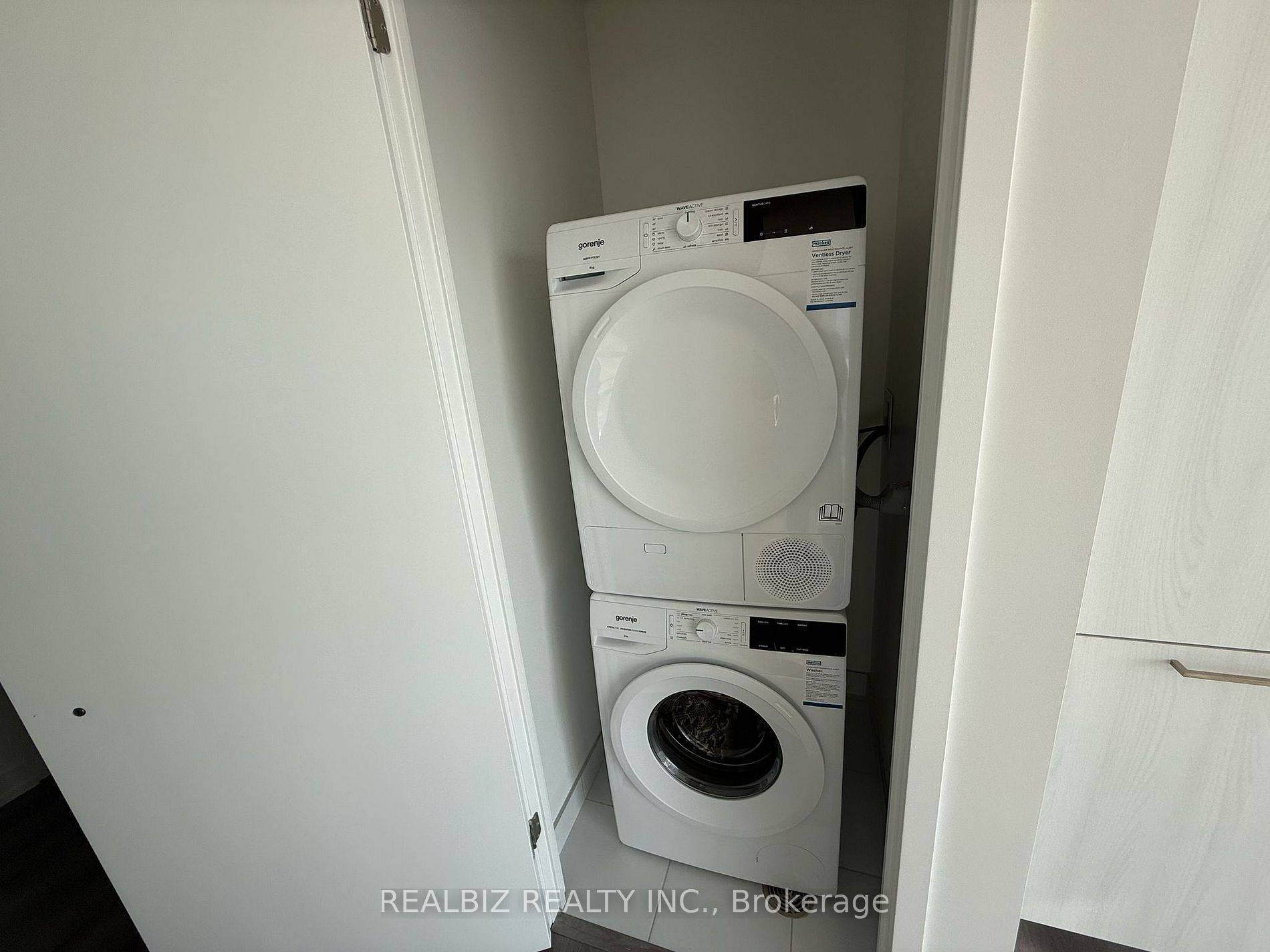 225 Commerce ST #1109, Vaughan, ON L4K 0P9