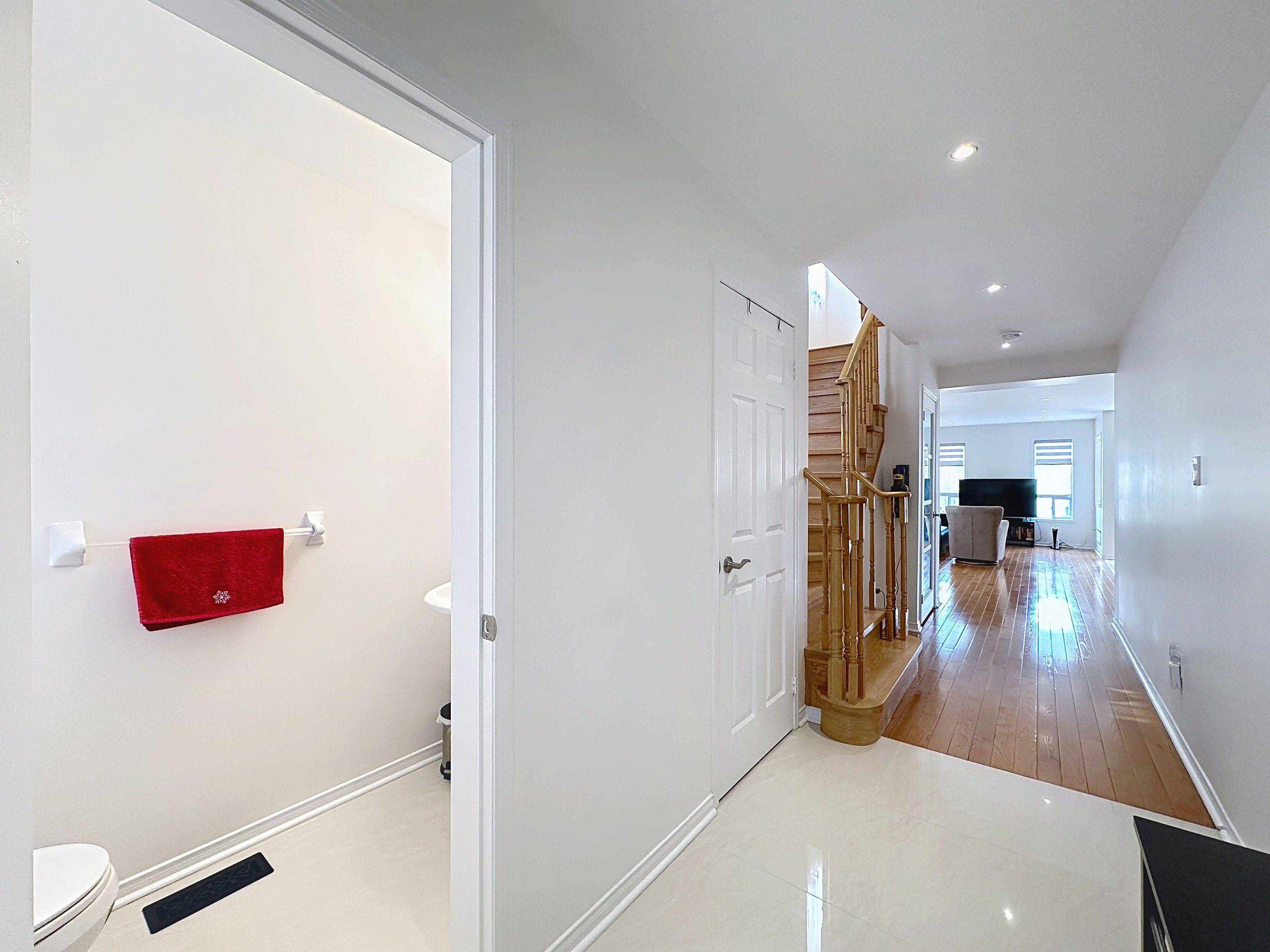 20 Anita DR W, Markham, ON L3V 5V8