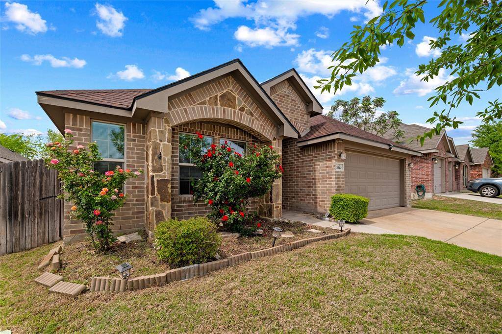 2312 Wakecrest Drive, Fort Worth, TX 76108