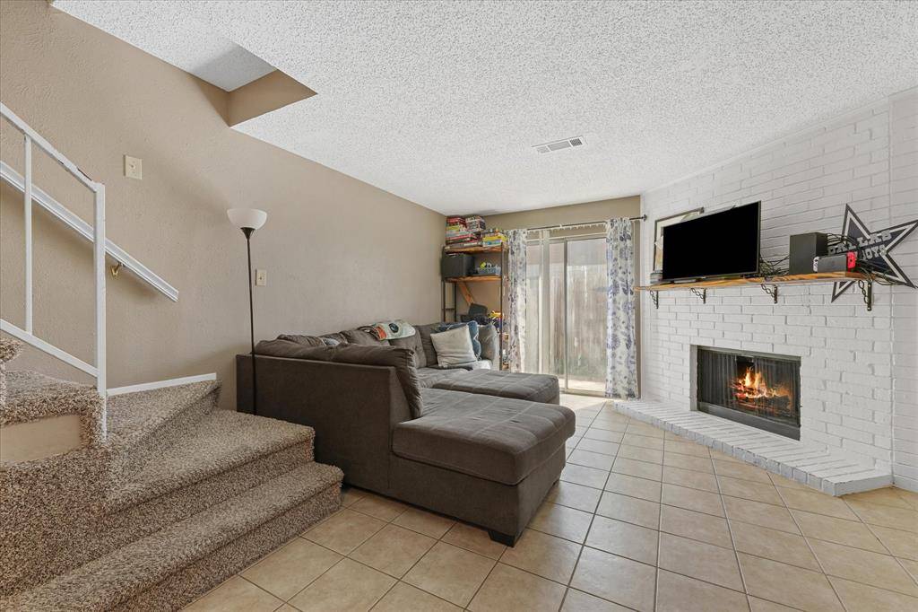 621 Carriagehouse Lane #2, Garland, TX 75040