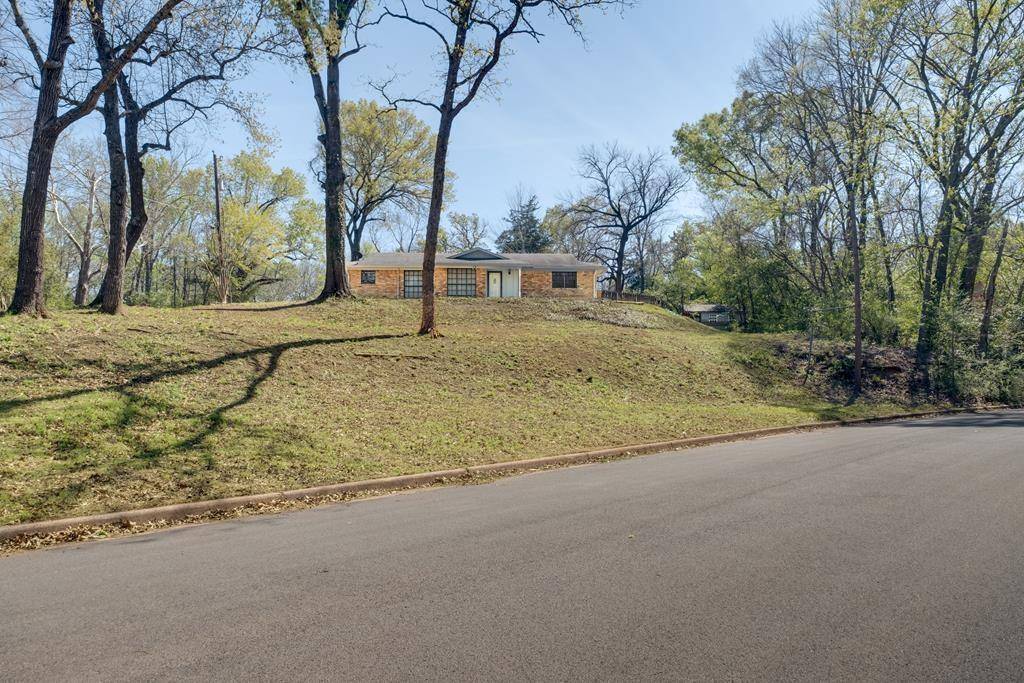 1112 Swanson Drive, Palestine, TX 75801