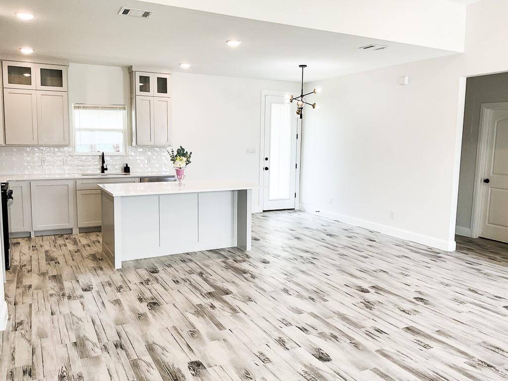 201 Bluff Court, Godley, TX 76044