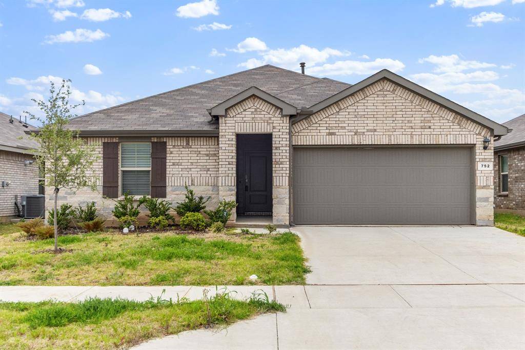 752 Cedarbrook Drive, Fort Worth, TX 76131